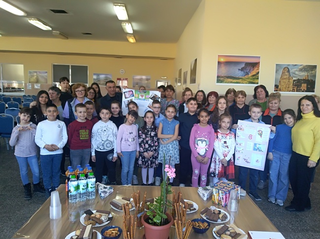 Ученици от Кубрат посветиха инициативи на Международния ден на жената