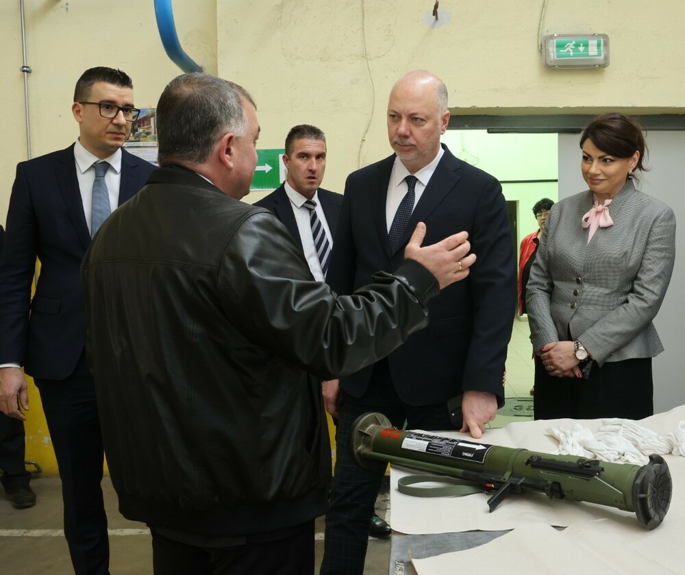 Заместник-министърът на отбраната Аделина Николова посети завод „Арсенал“ и производствената база на „ВМЗ“ в Иганово