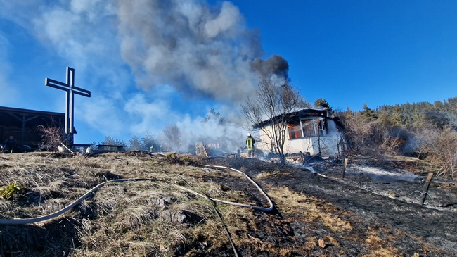 Пожар изпепели вилата на местната ловна дружина в смолянското село Чокманово