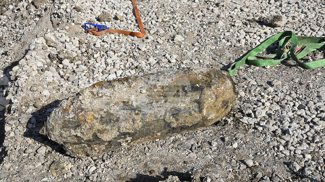 Невзривен снаряд от Втората световна война е открит тази сутрин в атинско предградие; на място са изпратени сапьори от гръцката армия 