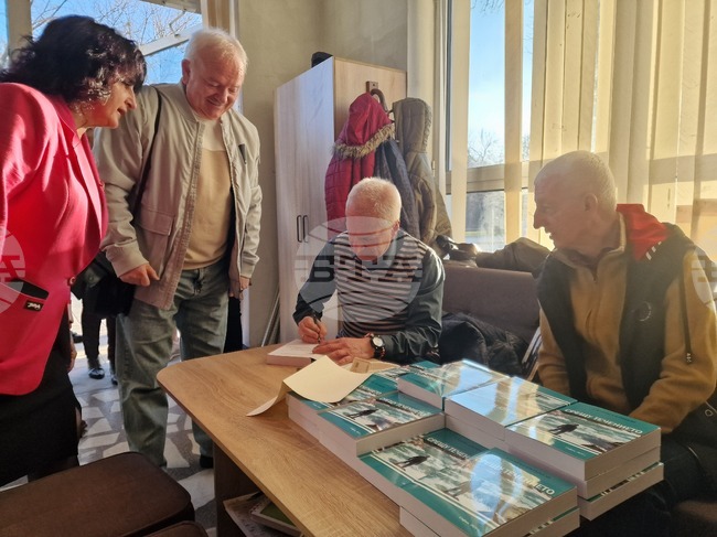 Романът „Срещу течението“ от бившия полицай Славчо Евтимов беше представен в Перник