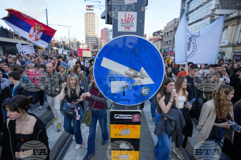 След блокадата на сръбската национална телевизия министърът на информацията и телекомуникациите призова протестиращите студенти към диалог