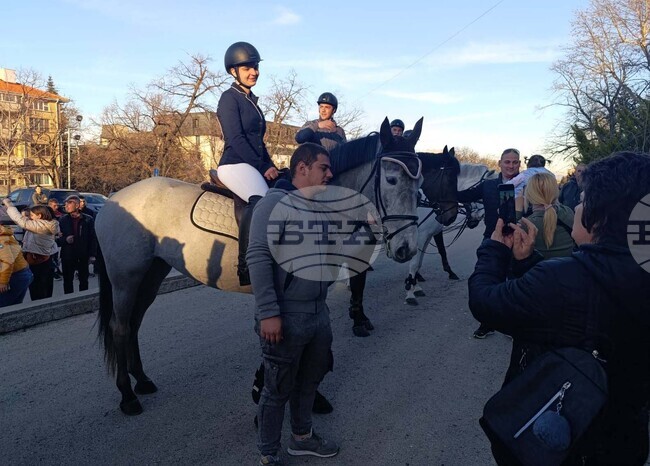 Традиционното конно шествие за Тодоровден ще има в Шумен