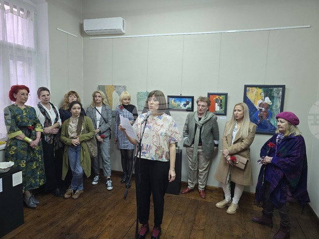 Плевенски жудожнички представят изложба „Изкушения“