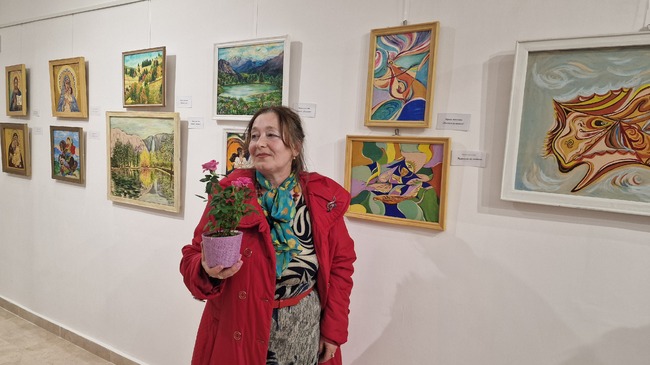 Връзката между жената, природата и вярата намират пресечна точка в изложбата на художничката от Исперих Ирена Ангелова