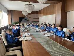 Децата и треньорът от ДЮШ Рилски спортист (Самоков) бяха поздравени от кмета на община Самоков Ангел Джоргов 