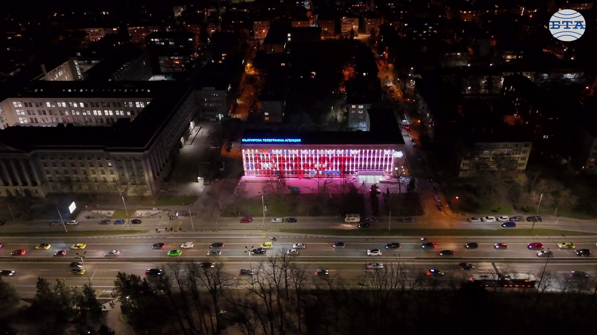 С роза върху фасадата си Българската телеграфна агенция поздравява жените по случай утрешния им празник  С роза върху фасадата си Българската телеграфна агенция поздравява жените по случай утрешния им празник