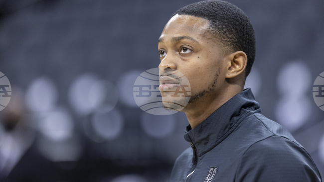 Сан Антонио Спърс продължи договора на Де'Арън Фокс