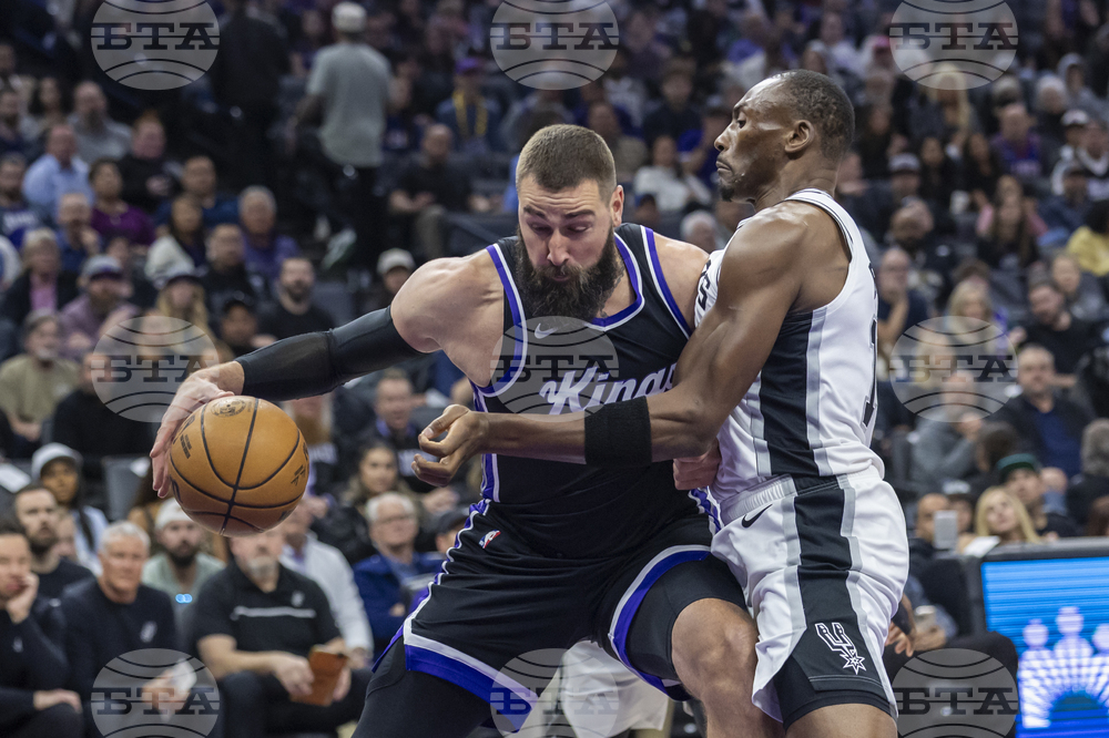 Spurs Kings Basketball