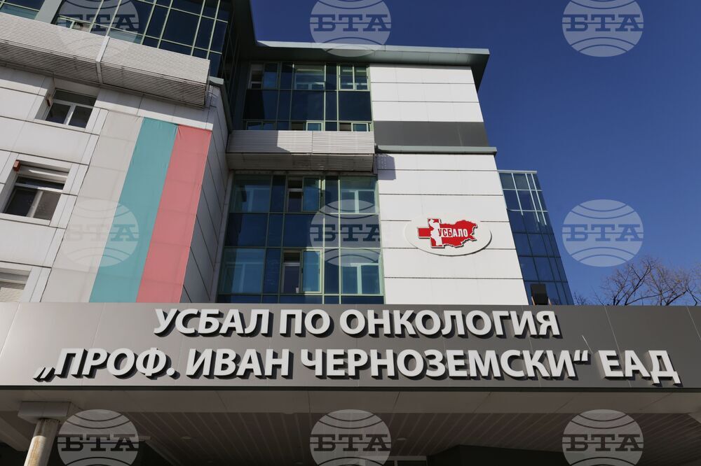 Кампания „Осем звезди в 8 болници на 8 март“