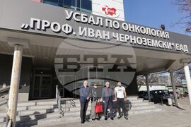 Кампания „Осем звезди в 8 болници на 8 март“