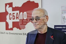 Кампания „Осем звезди в 8 болници на 8 март“