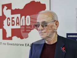 Кампания „Осем звезди в 8 болници на 8 март“