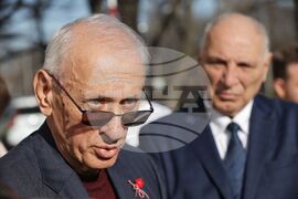 Кампания „Осем звезди в 8 болници на 8 март“