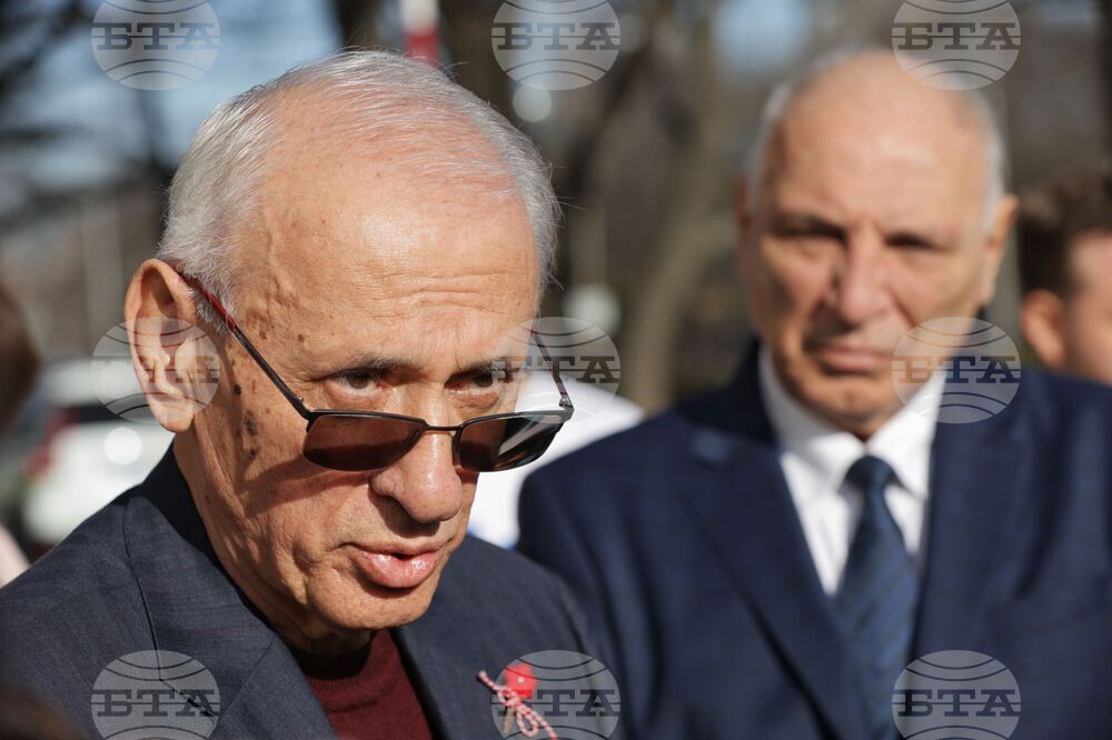 Кампания „Осем звезди в 8 болници на 8 март“