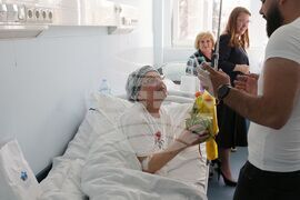 Кампания „Осем звезди в 8 болници на 8 март“