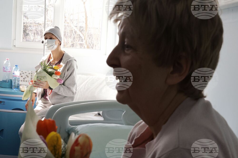 Кампания „Осем звезди в 8 болници на 8 март“