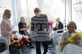 Кампания „Осем звезди в 8 болници на 8 март“