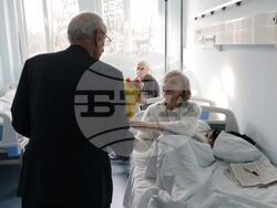 Кампания „Осем звезди в 8 болници на 8 март“