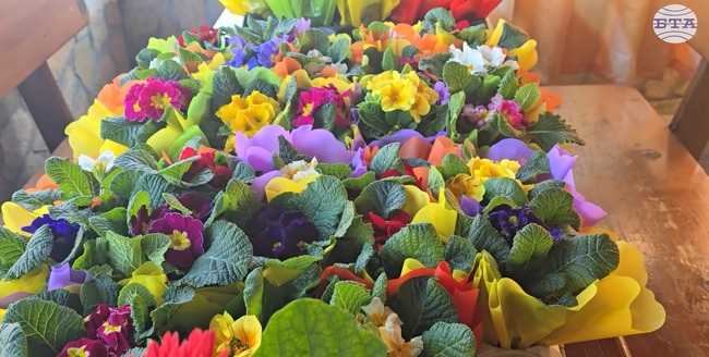 Подготовката за днешния Международен ден на жената продължава около месец, каза собственикът на агенция за декорация Катя Пойрязова