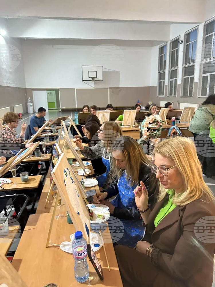 С творческа вечер екипът на Трето основно училище "Гоце Делчев" в Петрич отбеляза Международния ден на жената