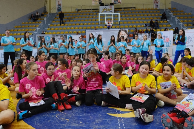 Над 100 момичета участваха във фестивал в София по проект на Международната федерация по баскетбол