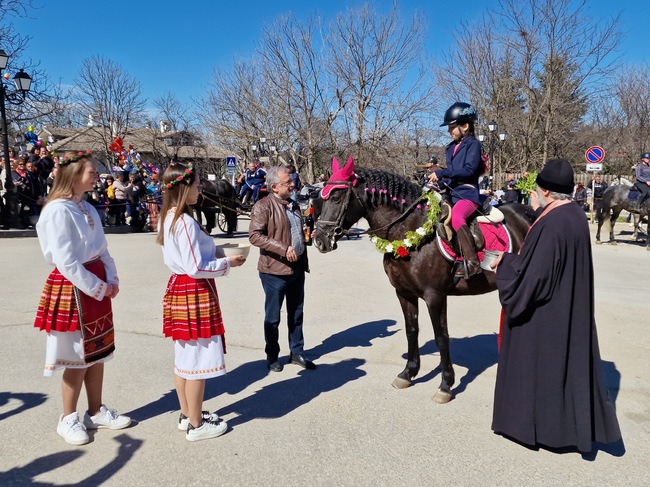 Младият жокей Марая Иванова и нейната кобила Рока спечелиха 34-ия конкурс за най-гиздав кон в Арбанаси