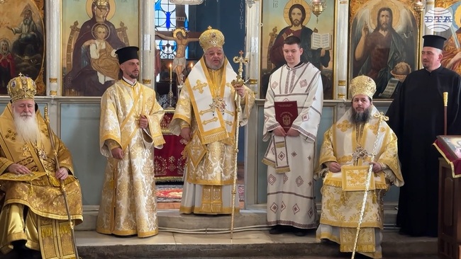 Председателят на Народното събрание Наталия Киселова поздрави в Казанлък Старозагорския митрополит Киприан по повод неговия рожден ден