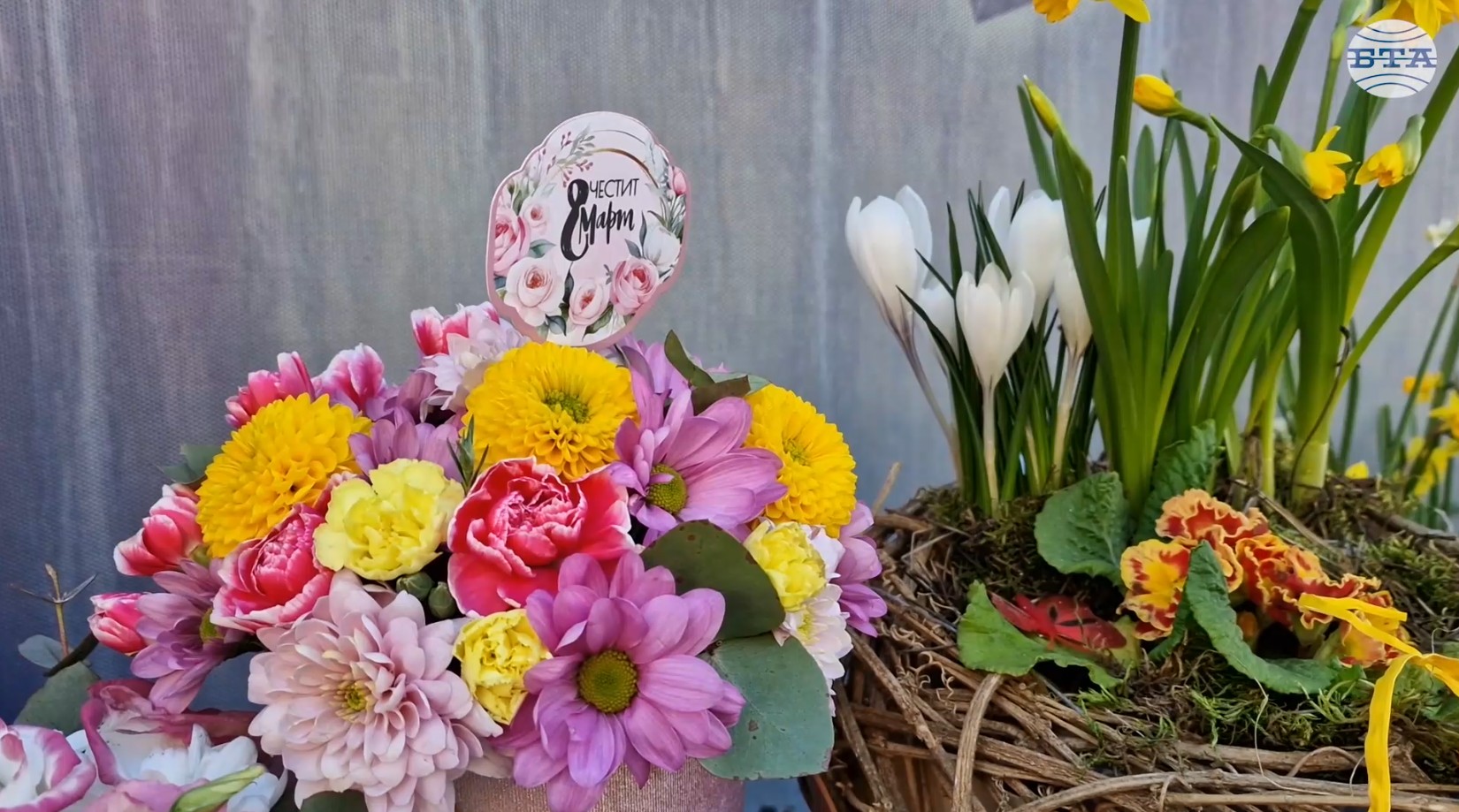 Кошници с подаръци са сред най-търсените за Осми март тази година в Разград, каза собственик на магазин за сладкарски материали