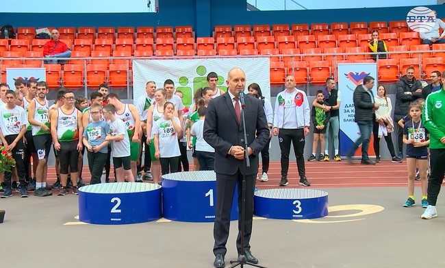 Президентът Румен Радев поздрави участниците в турнира „Победителят си ти“