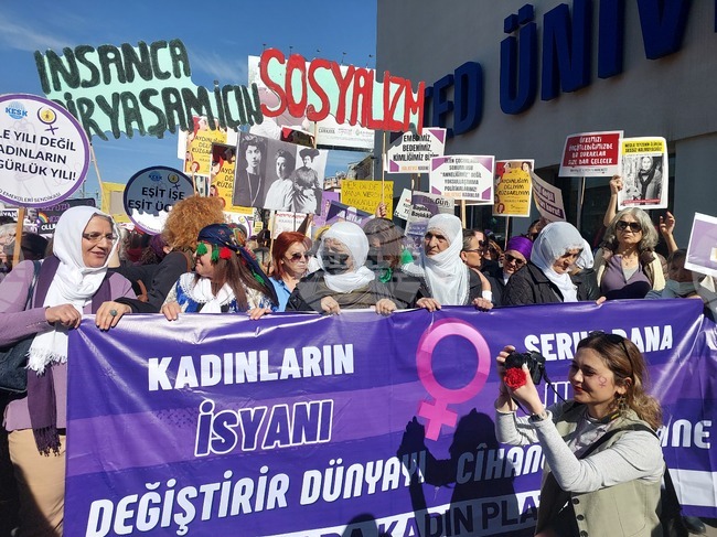 Thousands March in Ankara on International Women's Day to Protest Femicide