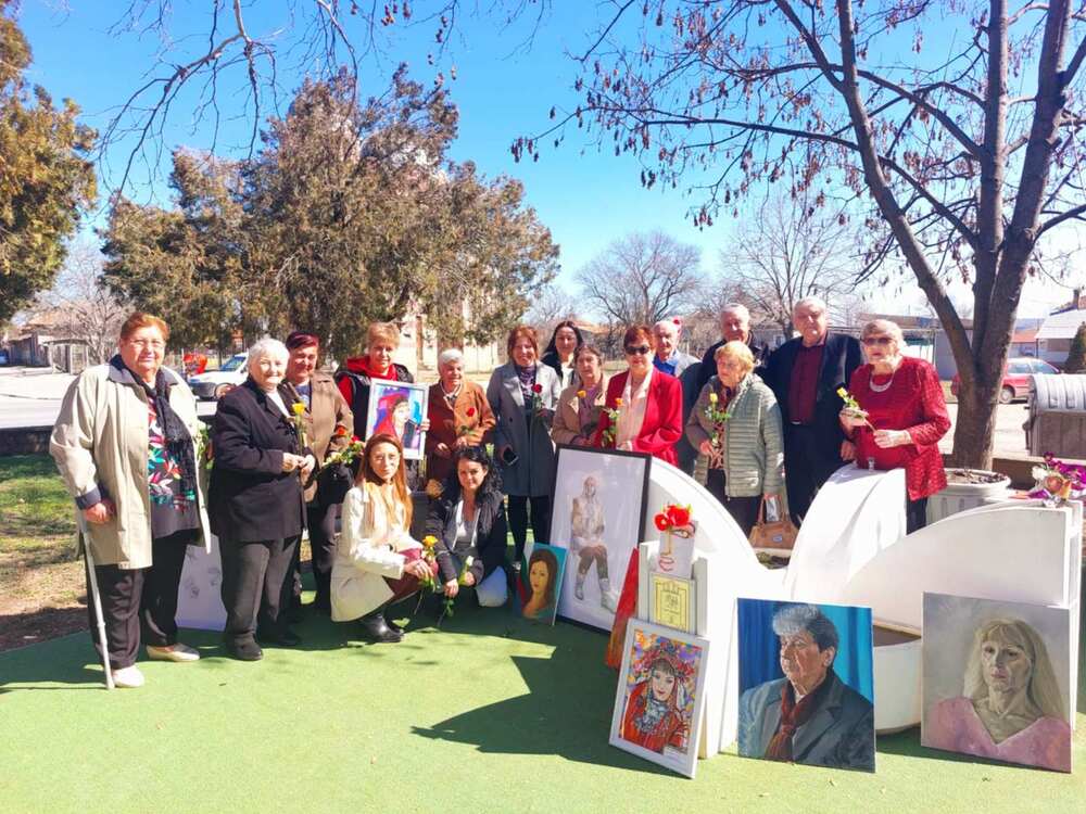 Изложба на открито, представяща нюансите на съвременната жена, организираха в търговищкия квартал „Въбел“