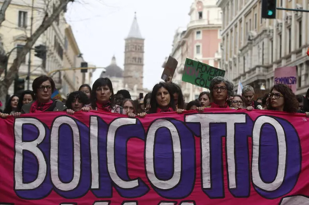 АНСА: Италия отбеляза с шествия в 60 града Международния ден на жената