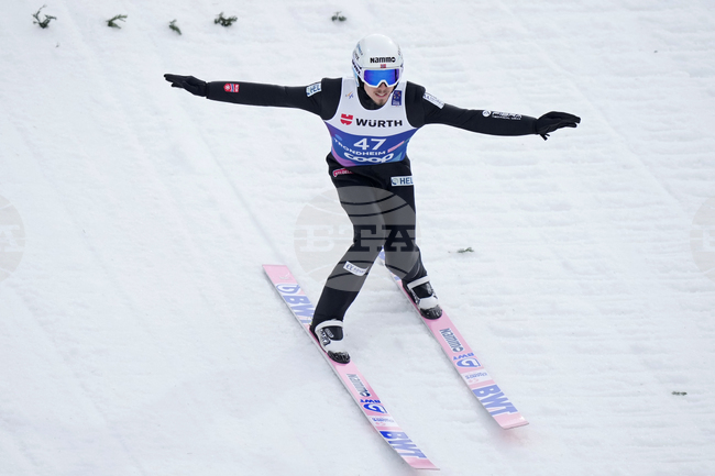 Двама треньори от националния отбор на Норвегия по ски скок подадоха оставки заради скандала с костюмите на тима