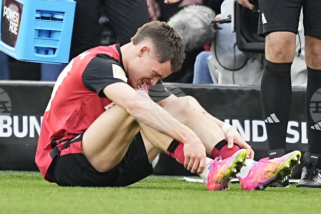 Звездата на Леверкузен Флориан Вирц аут за няколко седмици заради контузия