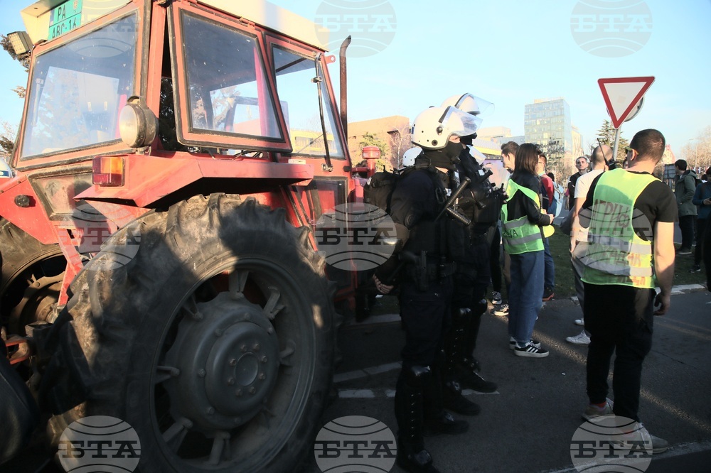 Фермери в северния сръбски град Нови Сад настояват до 10 дни държавата да ги подпомогне заради сушата 