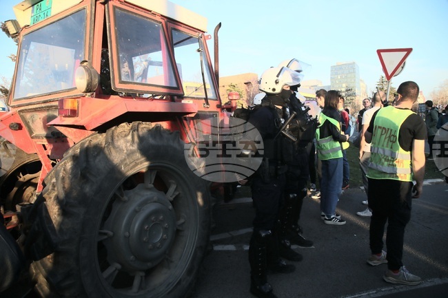 Фермери в северния сръбски град Нови Сад настояват до 10 дни държавата да ги подпомогне заради сушата 