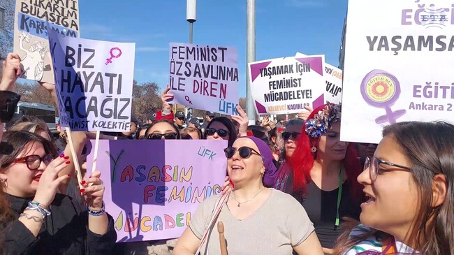 Хиляди жени участваха в митинг за защита на правата на жените в центъра на Анкара