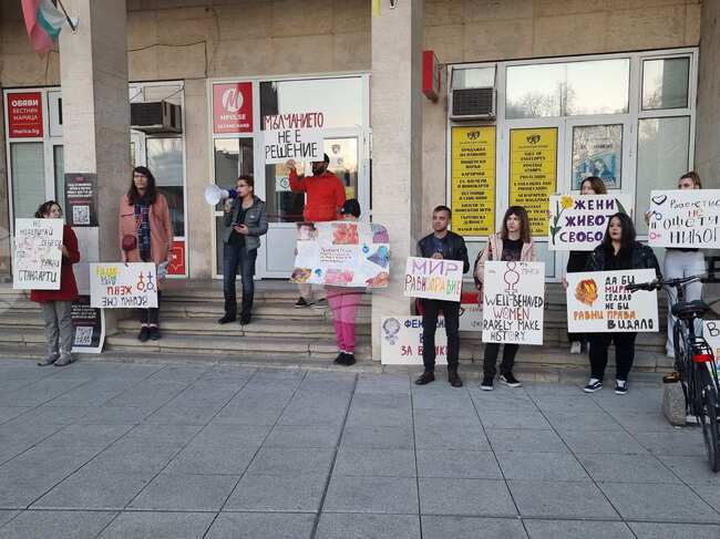С шествие за правата на жените беше отбелязан Осми март в Пловдив