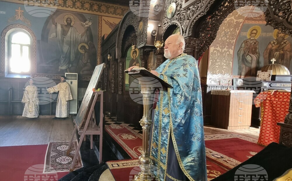Време е за духовно вглеждане в себе си, за въздържание и смирение, каза пред миряните в Шумен отец Димитър