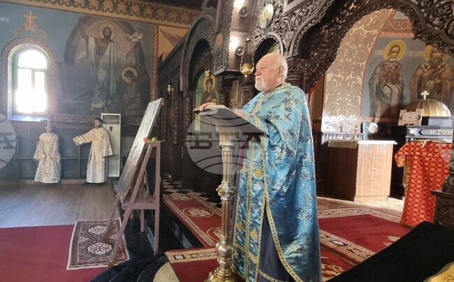 Време е за духовно вглеждане в себе си, за въздържание и смирение, каза пред миряните в Шумен отец Димитър