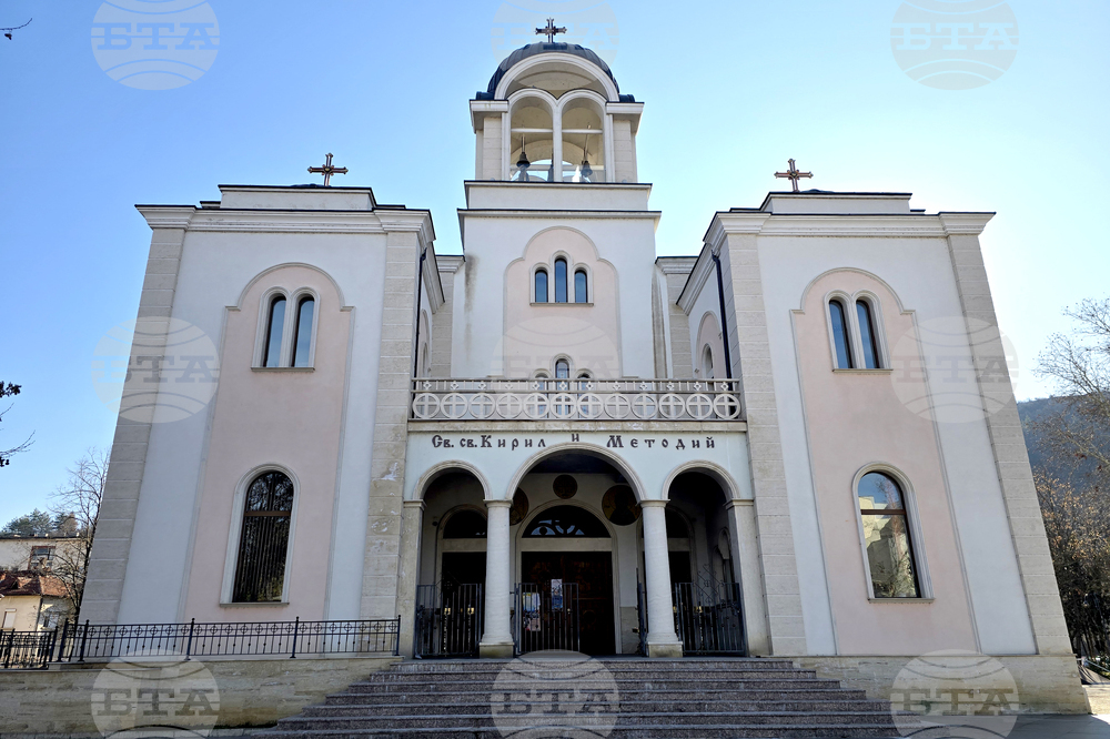 Ловеч - митрополит Гавриил - литургия