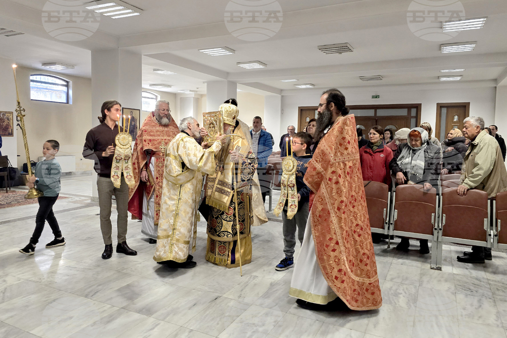 Ловеч - митрополит Гавриил - литургия