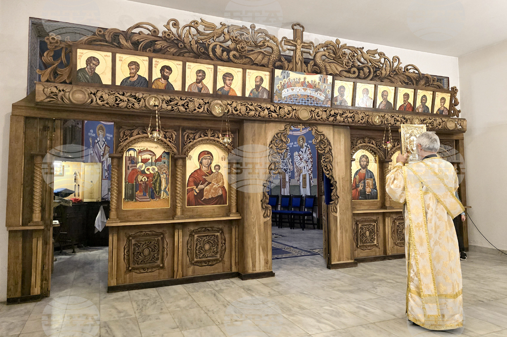 Ловеч - митрополит Гавриил - литургия