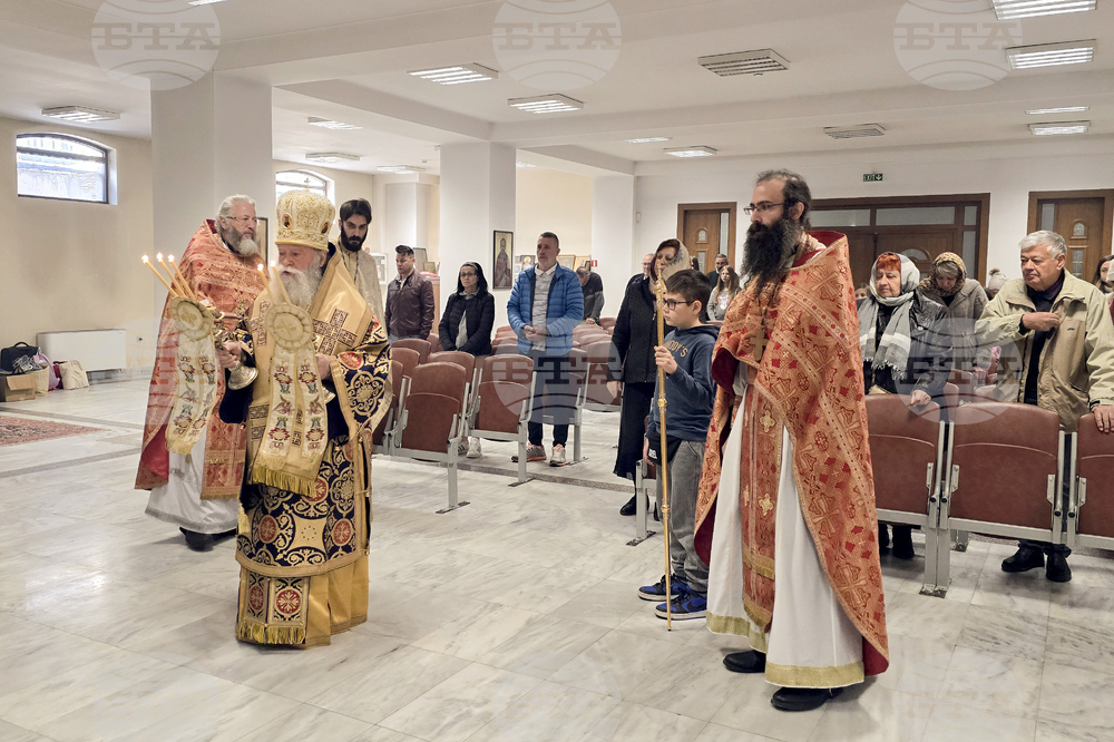 Ловеч - митрополит Гавриил - литургия