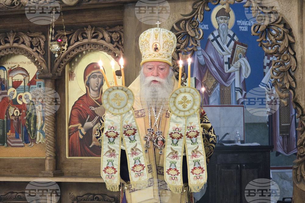 Ловеч - митрополит Гавриил - литургия