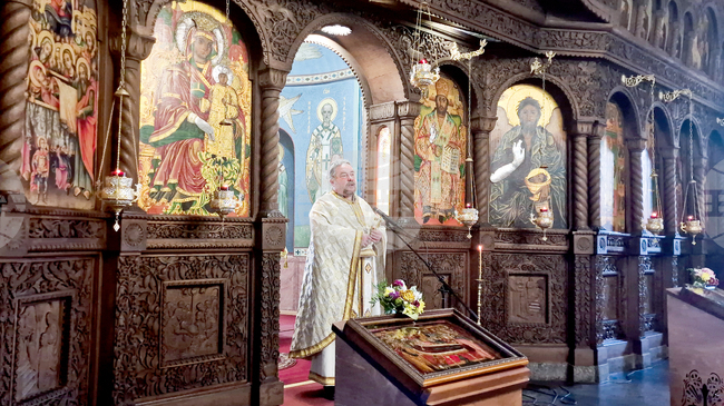 Православието е корабът, който ще ни преведе през бурното море на живота, каза в неделната си проповед отец Бисер Христов