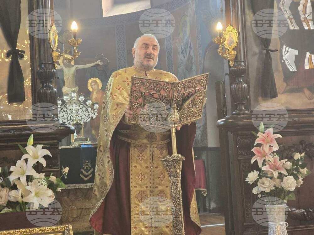 Трябва да познаваме добре нашата вяра, каза отец Велико в добричкия храм "Света Троица"