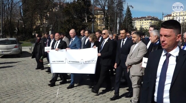 С официална церемония и Поход на толерантността "Ние помним" в София бяха отбелязани 82 години от спасяването на българските евреи