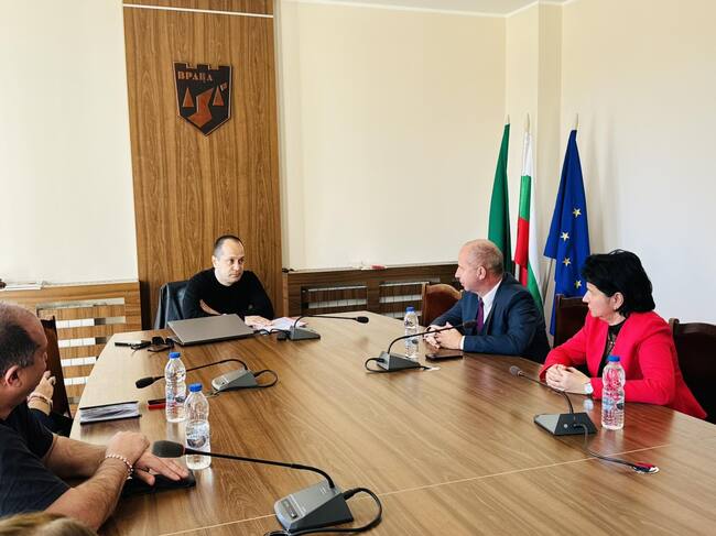 Проектът за изграждане на Център за енергийно развитие и нови науки бе представен от кмета на Враца пред ректора на Великотърновския университет